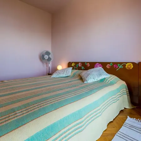 Ivka Apartment *